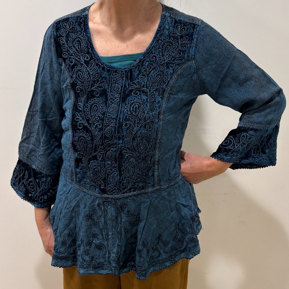 🎁 Sale! 🎁 Boho peplum blouse, S, denim blue embroidered velvet, bell sleeves